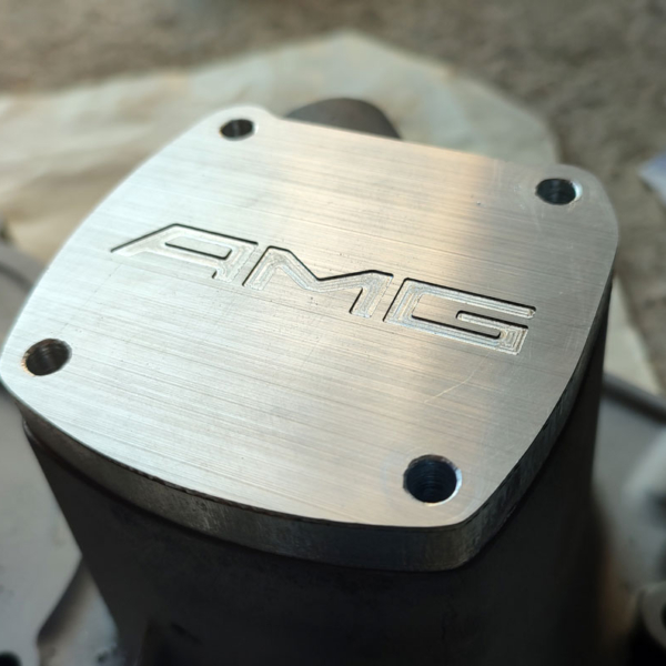 CNC Izrada dela sa graviranjem od aluminijuma za motor AMG